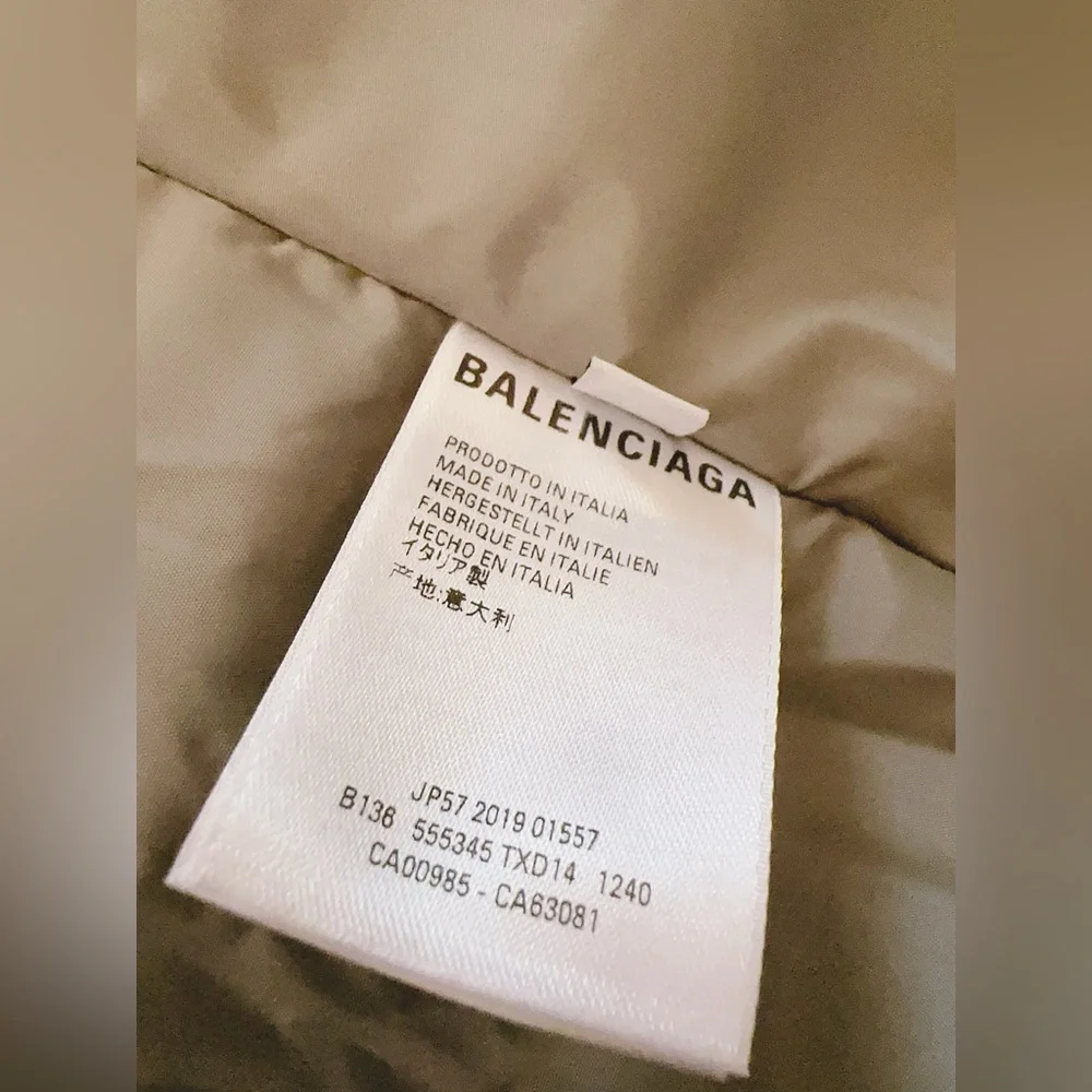 Authentic BALENCIAGA PUFFER JACKET - Picture 8 of 14